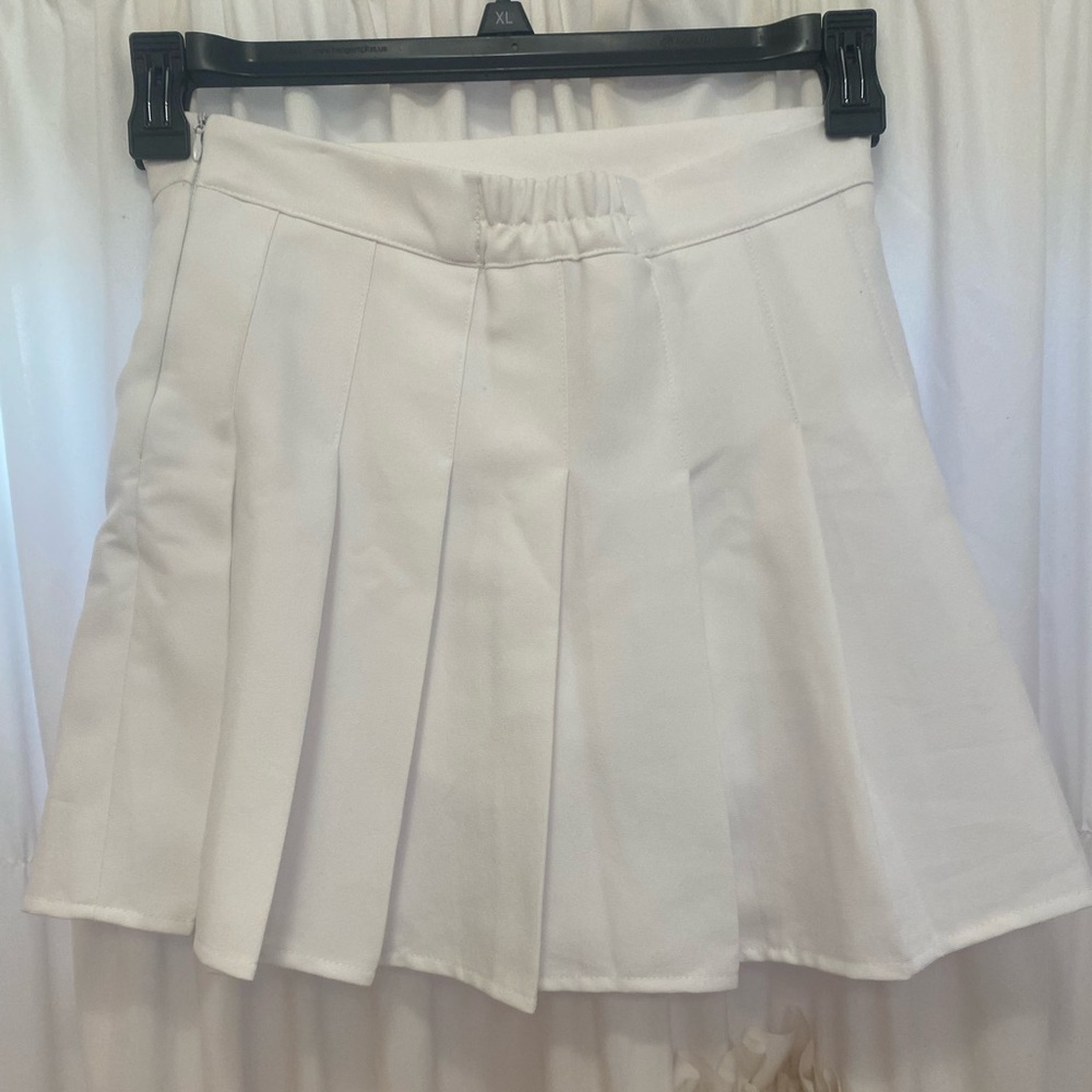 White Pleated Skirt🌸
